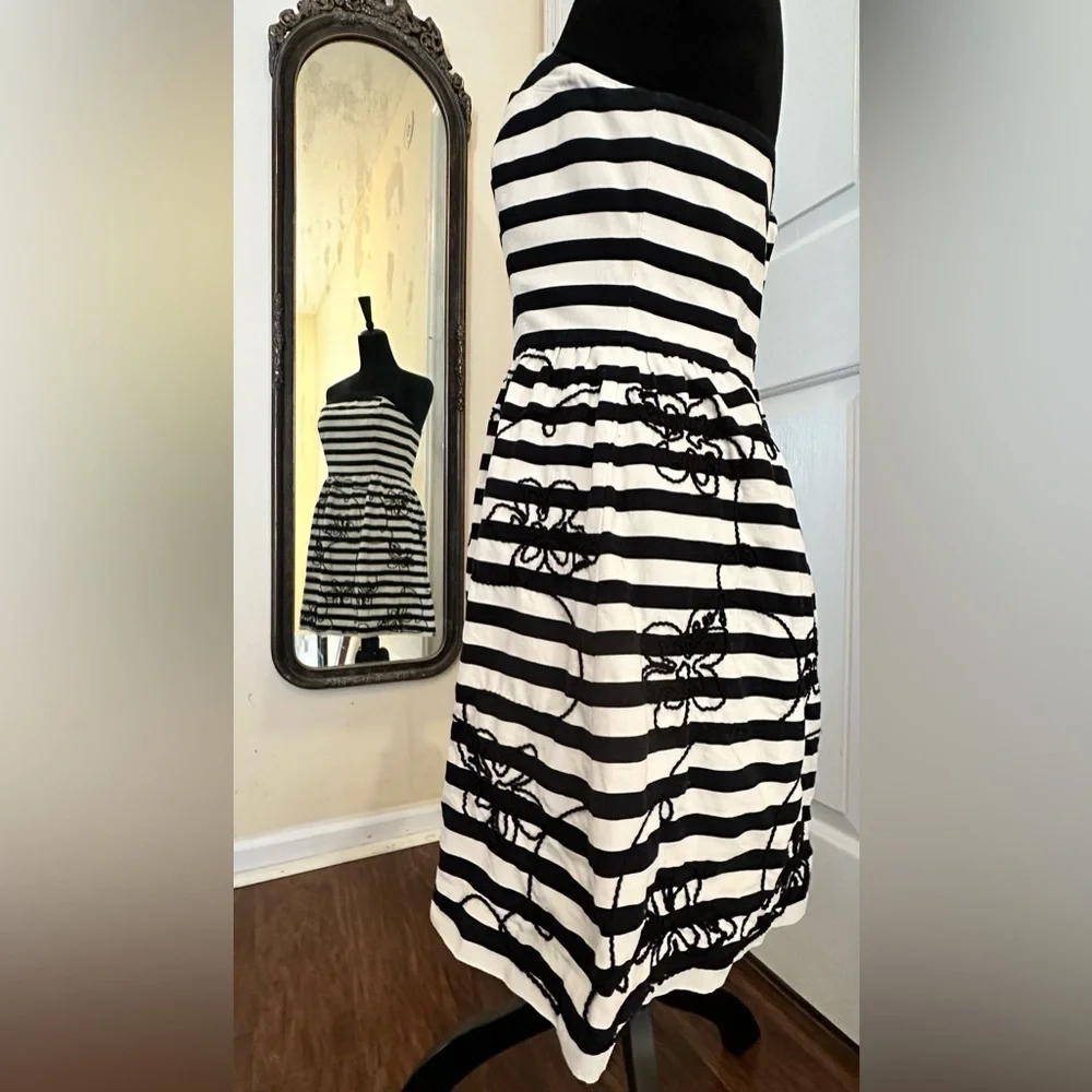 Lilly Pulitzer Payton Dress with white and black Swizzle Stripe - Picture 6 of 12